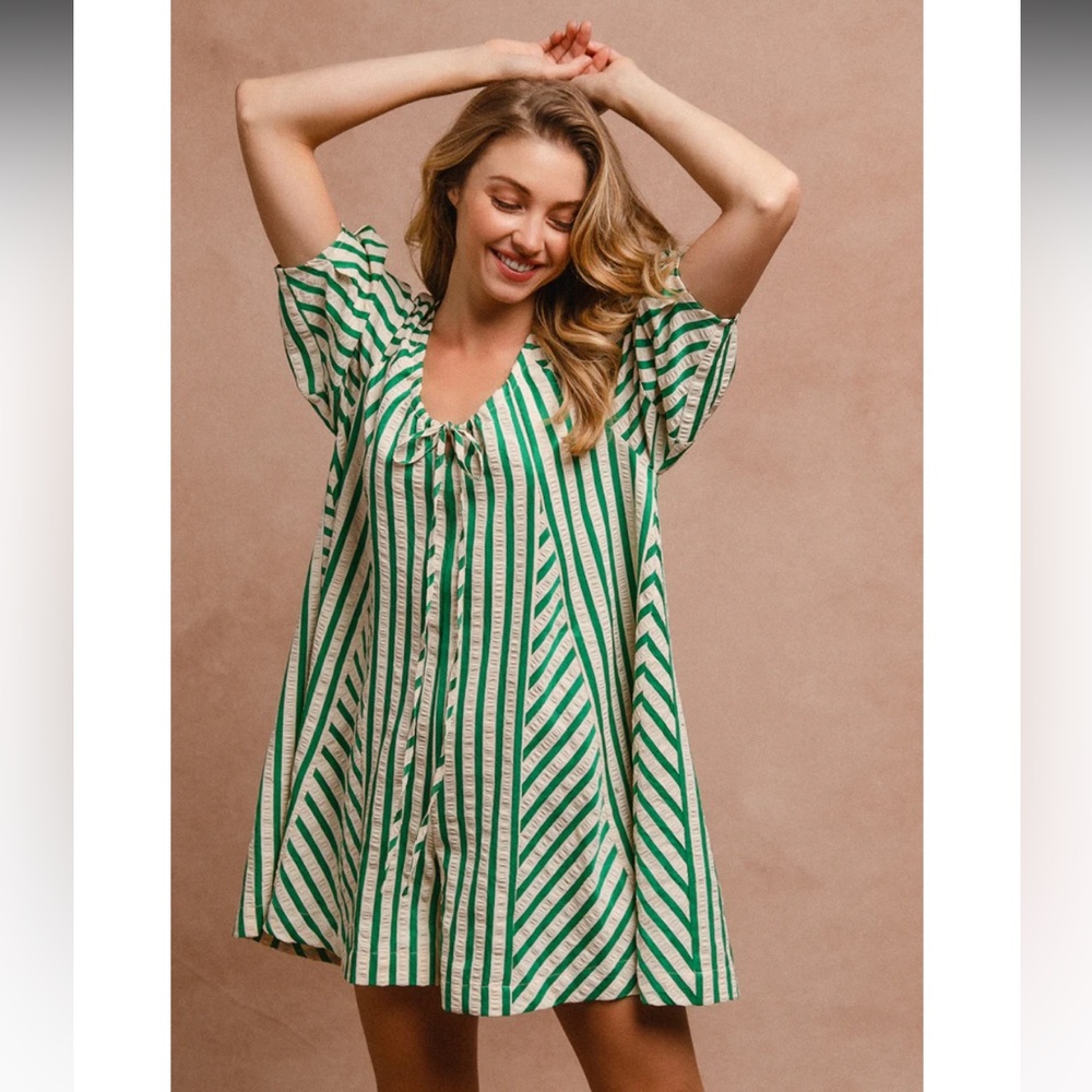 533. Striped puff sleeve romper in jade green - Picture 2 of 3